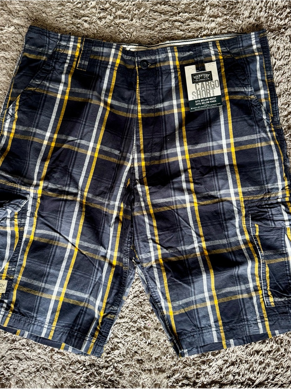 Brand New with Tags Levi’s Signature Cargo Plaid Shorts - Navy & Yellow